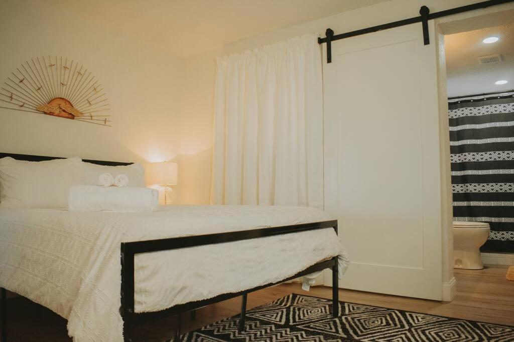 Casa Charleston-3Br-2Bath-Hot Tub-Pet Friendly-No Pet Fees! Villa Albuquerque Luaran gambar