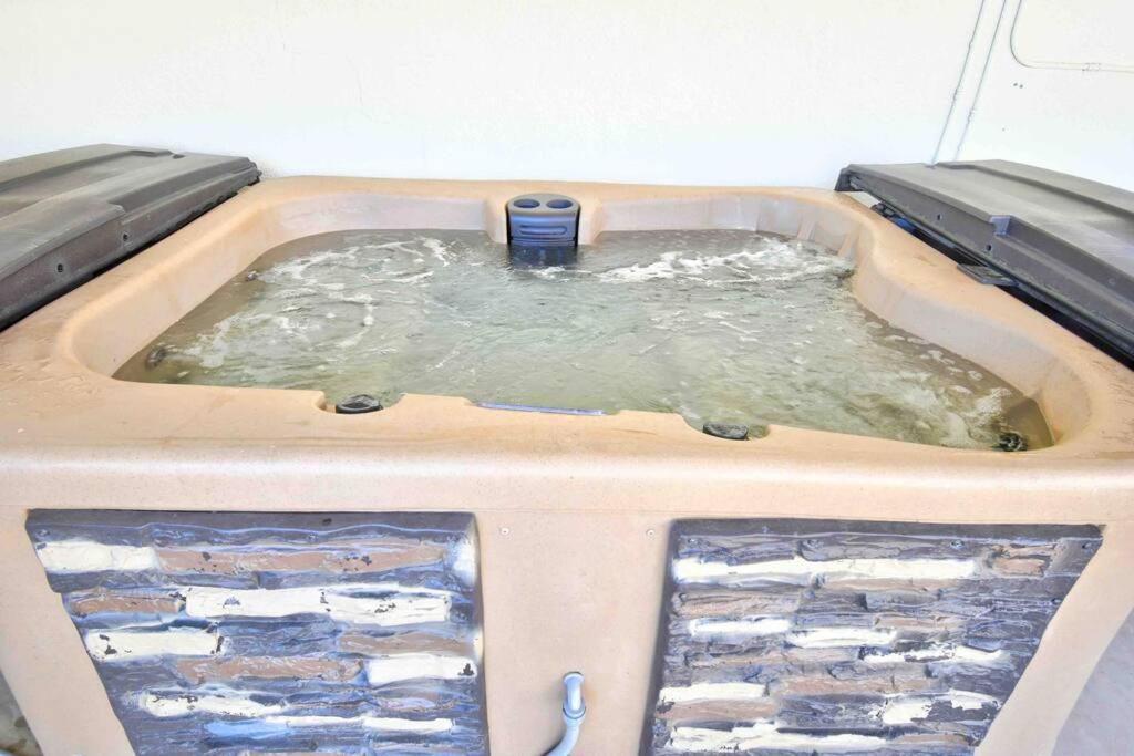 Casa Charleston-3Br-2Bath-Hot Tub-Pet Friendly-No Pet Fees! Villa Albuquerque Luaran gambar